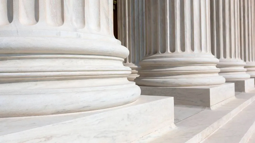 ¿Puede Mi Cónyuge Ser Obligado a Testificar en Mi Contra en Florida?