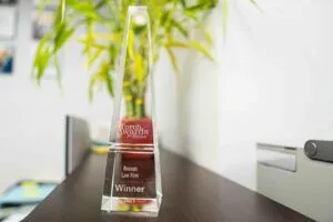 Premio de Ética de Rossen Law Firm Abogados Éticos Premio Antorcha BBB por Ética 300x200