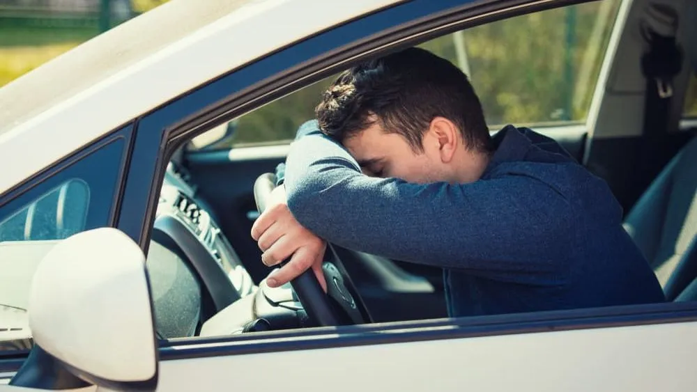 ¿Puede recibir un DUI por dormir en su auto?