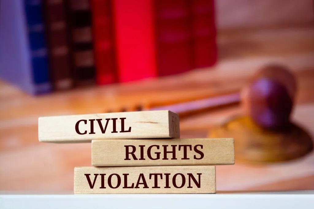 violación de derechos civiles