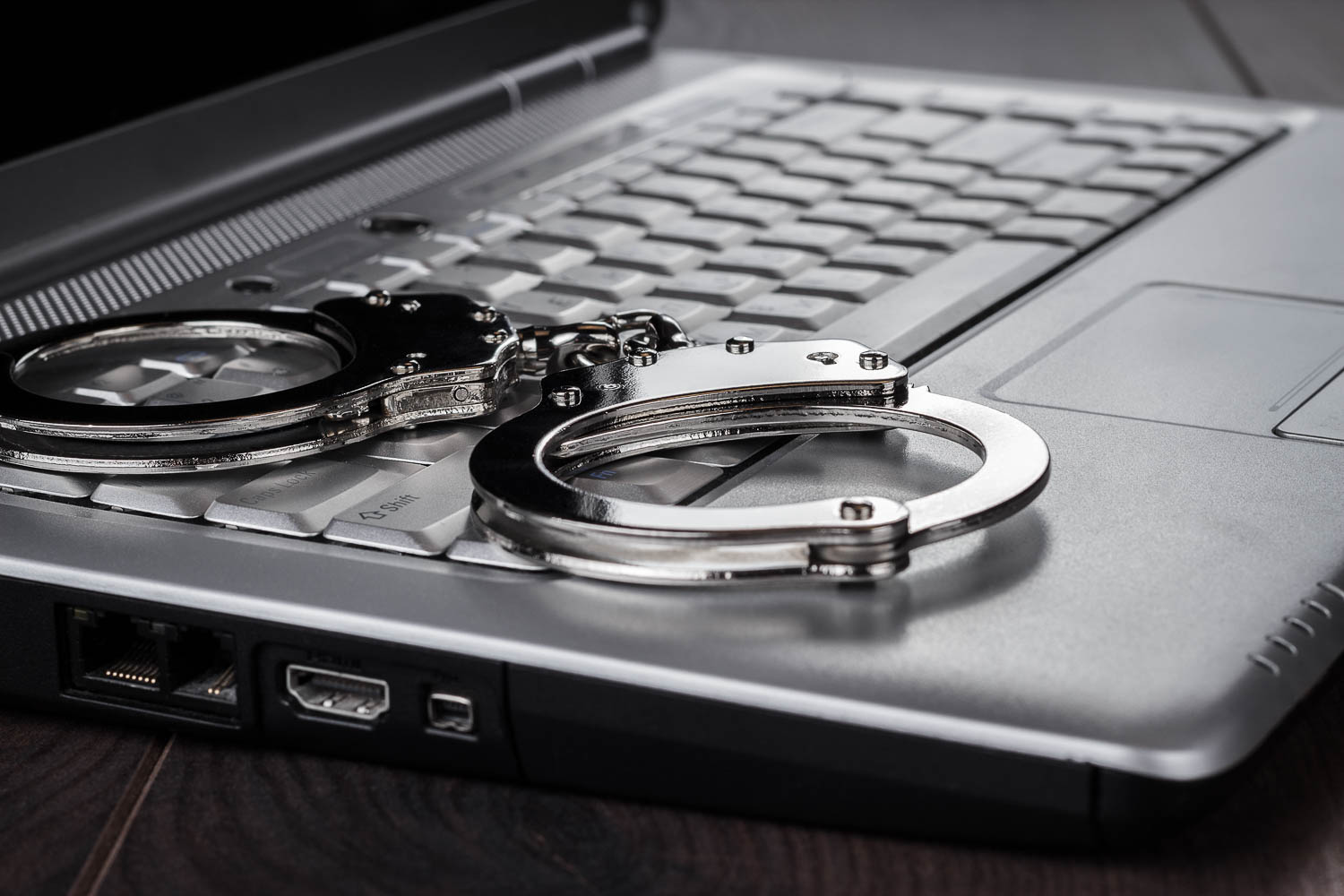 Cargos Federales de Pornografía Infantil: Abogado Penalista Ayuda a Hombre del Sur de Florida a Evitar el Tiempo Mínimo de Prisión
