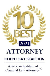 Insignia del premio 10 Best 2021 para Manny Serra