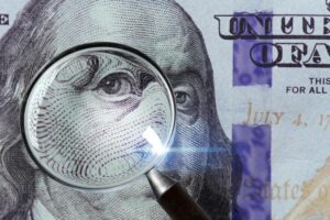 Dinero falsificado