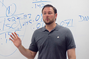 Profesor Adam Rossen