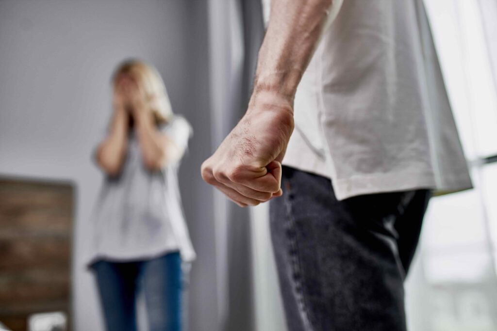 puño cerrado por violencia doméstica puño cerrado por violencia doméstica